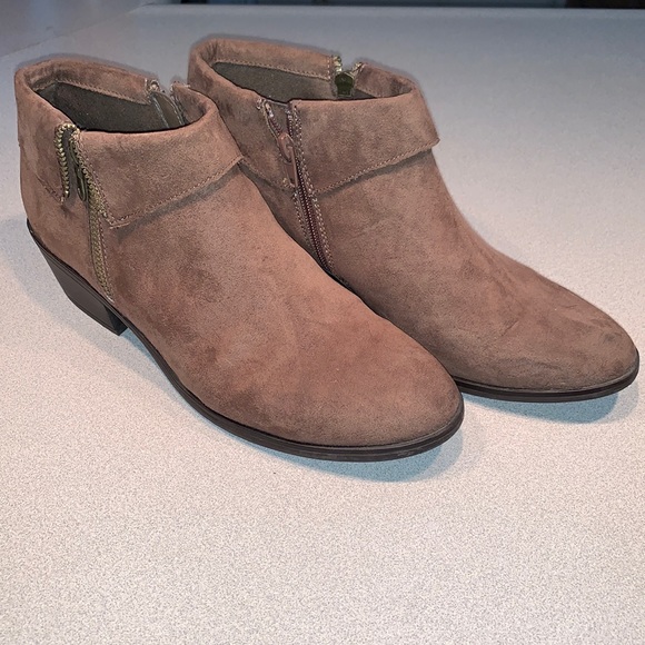 x-appeal Shoes - Like New X-Appeal “Kenny” Bootie